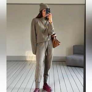 St. John Beautiful Oatmeal Taupe 2 pc Set